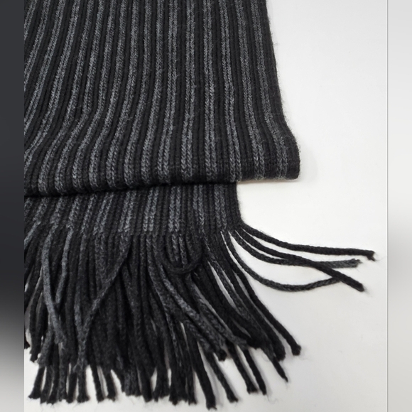 MICHAEL KORS LONG BLACK & GREY STRIPE SCARF FRINGE ENDS UNISEX OS WINTER COSY - Picture 9 of 12